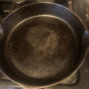 Cast Iron Skillet - Black